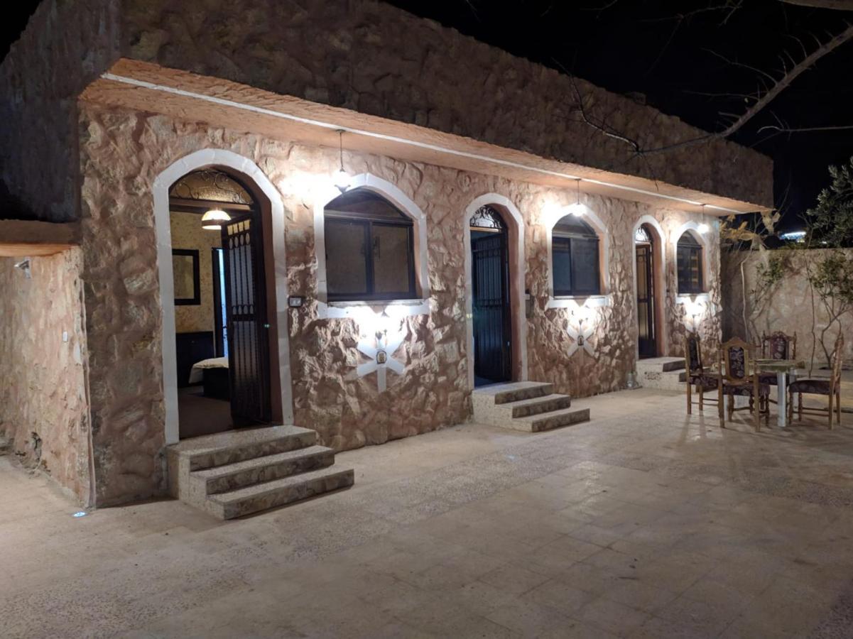 Guest House Attallah Wadi Musa Exterior foto