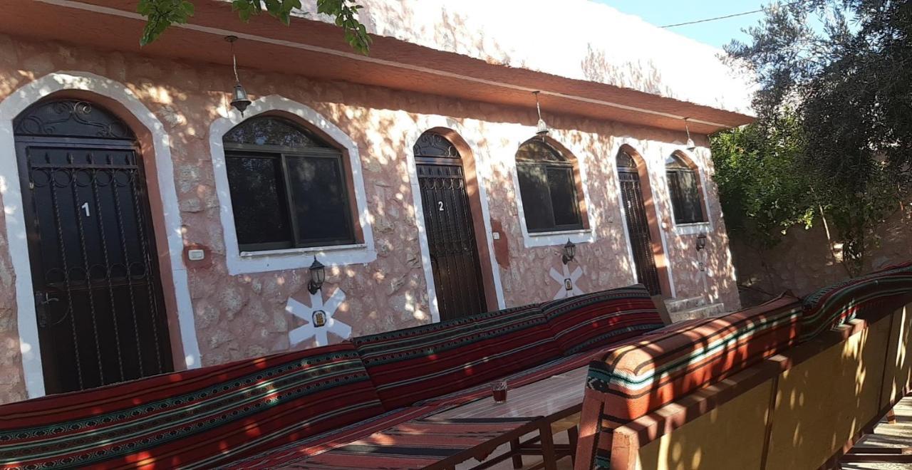 Guest House Attallah Wadi Musa Exterior foto