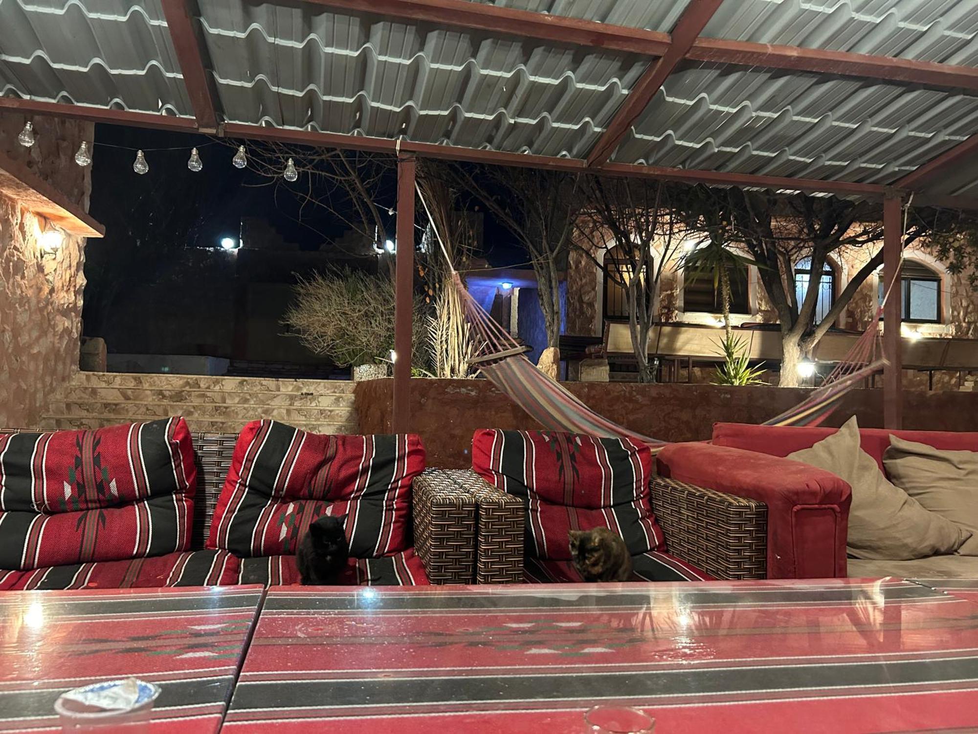 Guest House Attallah Wadi Musa Exterior foto